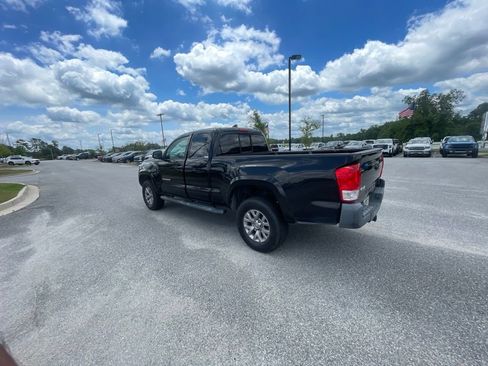 Used 2016 Toyota Tacoma SR5 w/ SR5 Appearance Package (DM) AWD/4WD image 6