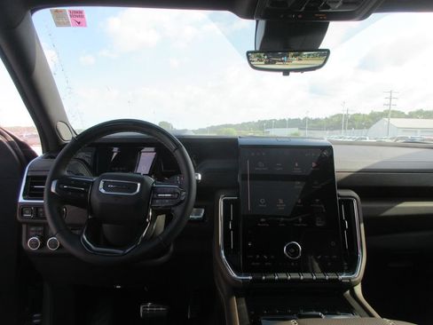New 2026 GMC Yukon Denali Ultimate AWD/4WD image 16