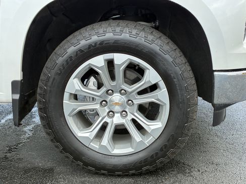 Used 2025 Chevrolet Silverado 1500 LTZ AWD/4WD image 6