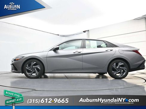 Used 2024 Hyundai Elantra SEL w/ Convenience Package FWD image 26