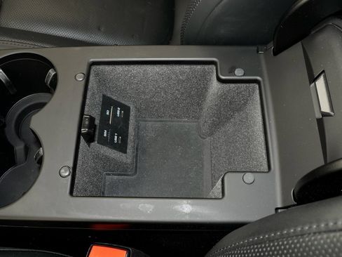 Used 2023 Porsche Macan Turbo image 30