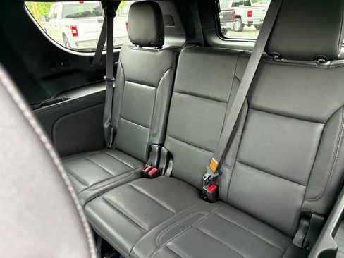 Used 2023 Chevrolet Suburban LT w/ LT Signature Plus Package AWD/4WD image 13