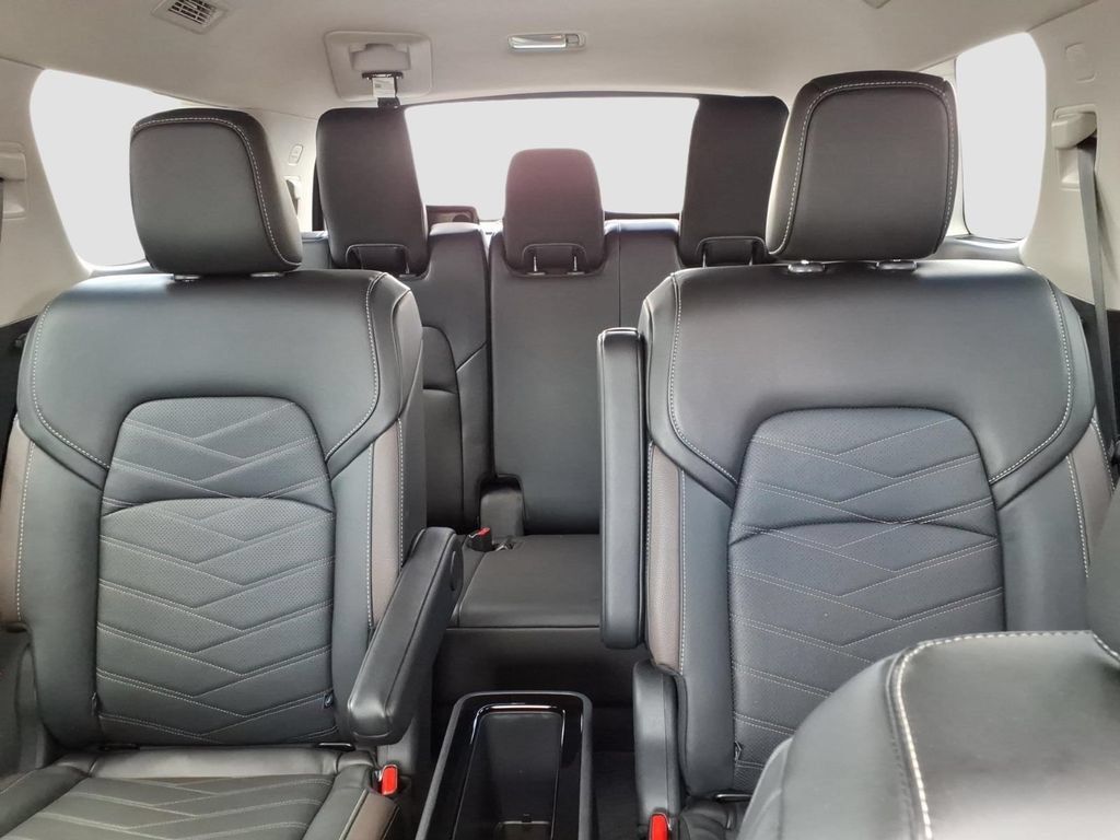 Used 2024 Nissan Pathfinder Platinum FWD image 19