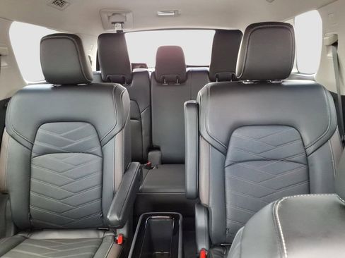 Used 2024 Nissan Pathfinder Platinum FWD image 19