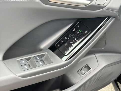 Used 2025 Audi Q6 e-tron Premium Plus w/ Premium Plus image 21