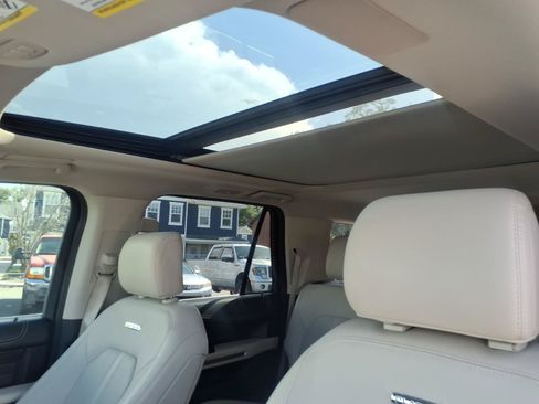 Used 2022 Ford Expedition Max Platinum AWD/4WD image 24