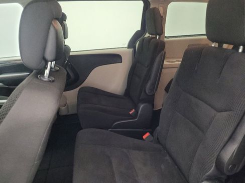 Used 2019 Dodge Grand Caravan SE FWD image 18