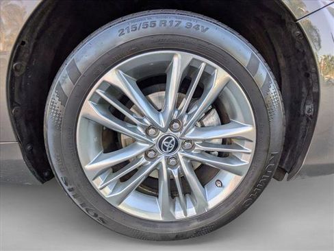 Used 2017 Toyota Camry SE image 22