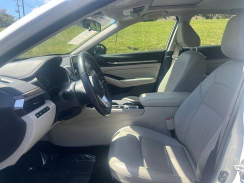 Used 2022 Nissan Altima 2.5 SL FWD image 9