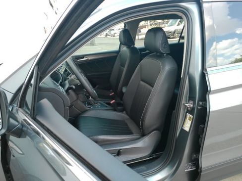 Used 2022 Volkswagen Tiguan SE w/ Panoramic Sunroof Package FWD image 6