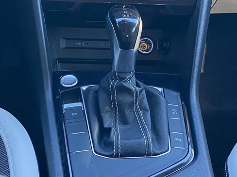 Used 2025 Volkswagen Taos SE image 10