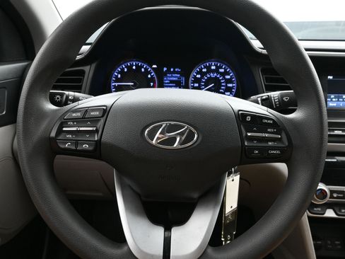 Used 2020 Hyundai Elantra SE image 13