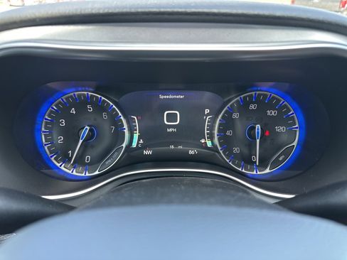 New 2025 Chrysler Pacifica Limited w/ Uconnect Theater Family Group image 66