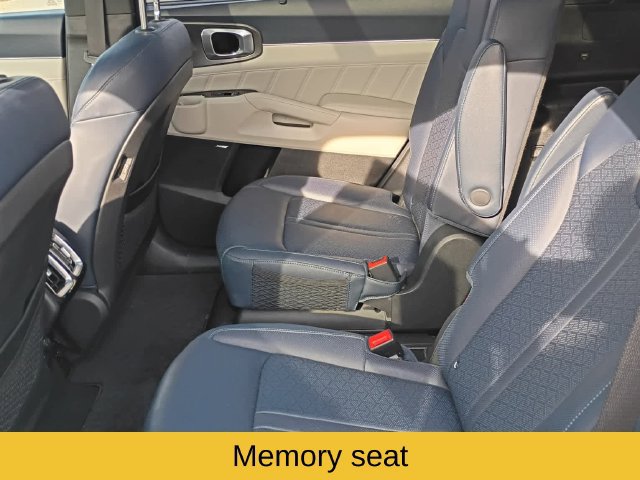 Used 2023 Kia Sorento SX Prestige w/ Panoramic Sunroof Package AWD/4WD image 16