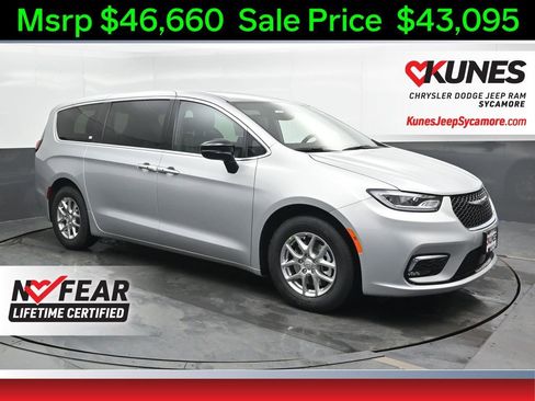 New 2026 Chrysler Pacifica Select image 1