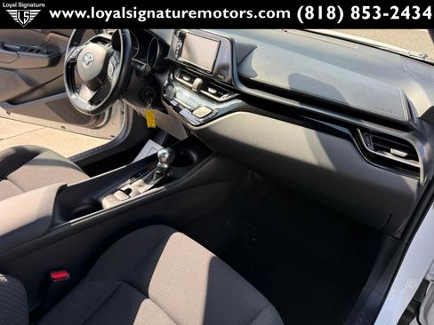 Used 2018 Toyota C-HR XLE image 28