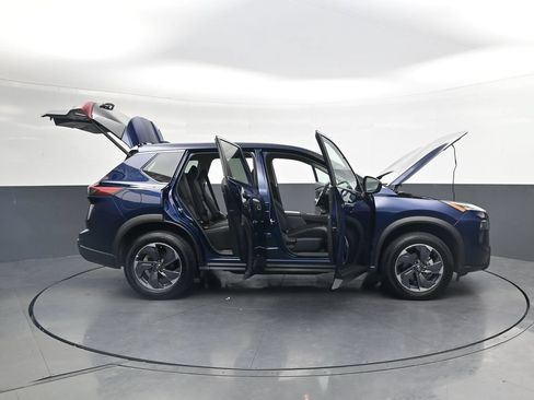 Used 2025 Nissan Rogue SV FWD image 51