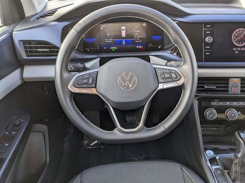 Certified 2023 Volkswagen Taos SE w/ Panoramic Sunroof Package image 12