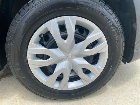 Used 2022 Toyota Corolla Cross L FWD image 29