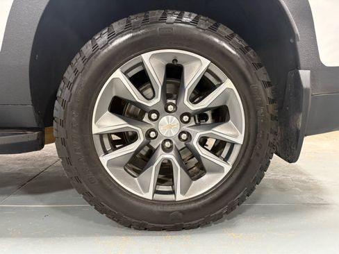 Used 2024 Chevrolet Suburban LT w/ LT Signature Package AWD/4WD image 11