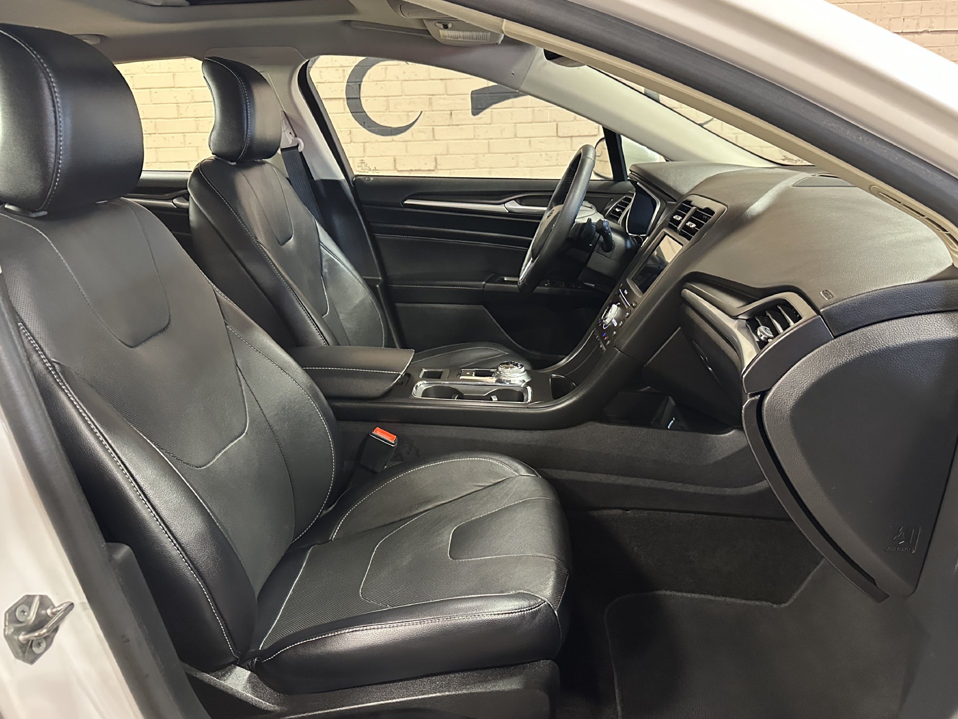 Used 2018 Ford Fusion Titanium AWD/4WD image 21