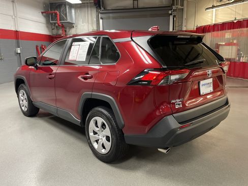 Used 2022 Toyota RAV4 LE image 8