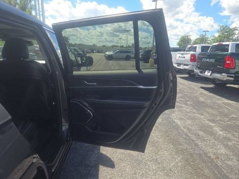 Used 2021 Jeep Grand Cherokee L Limited AWD/4WD image 23