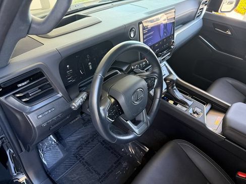 Used 2024 Lexus GX 550 w/ Accessory Package (Z1) AWD/4WD image 12