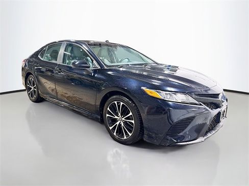 Used 2018 Toyota Camry SE image 5