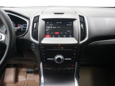 Used 2019 Ford Edge Titanium FWD image 21
