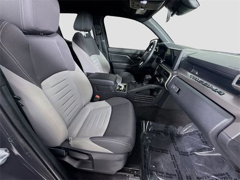 Used 2024 Toyota Tacoma 4x4 Double Cab image 25