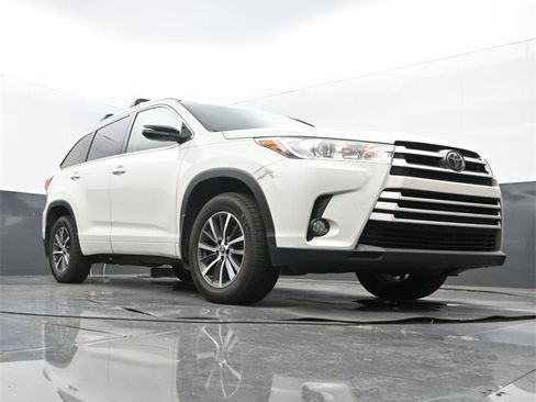 Used 2018 Toyota Highlander XLE image 9