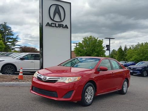 Used 2014 Toyota Camry LE FWD image 1