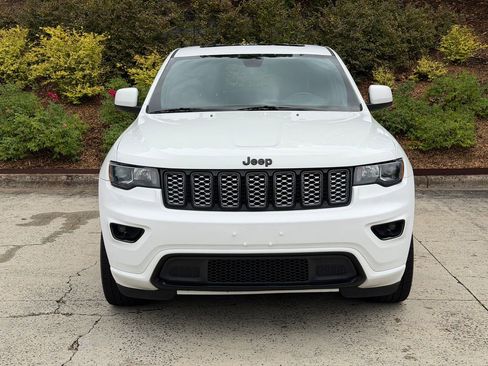 Used 2019 Jeep Grand Cherokee Altitude AWD/4WD image 8