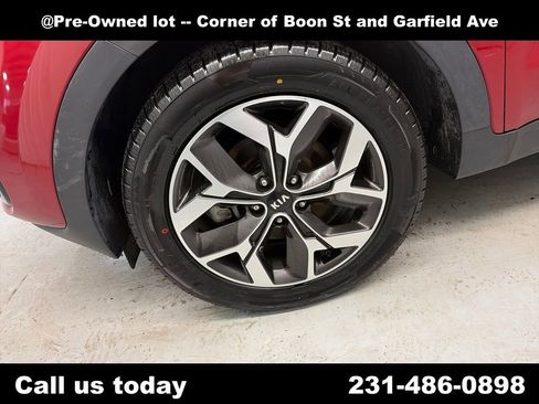 Used 2022 Kia Sportage EX w/ EX Technology Package image 10