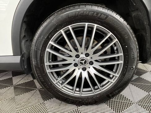 Used 2025 Mercedes-Benz GLC 300 4MATIC image 15