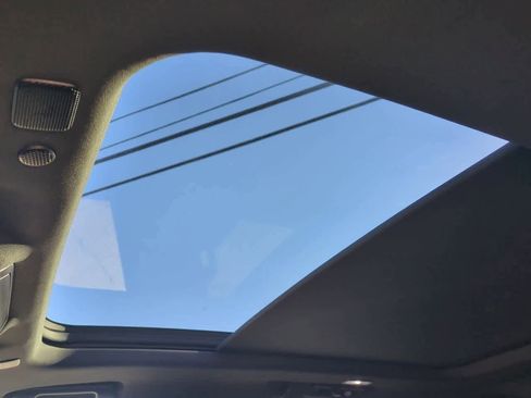 Used 2021 Chevrolet Tahoe Premier w/ Premium Package image 17