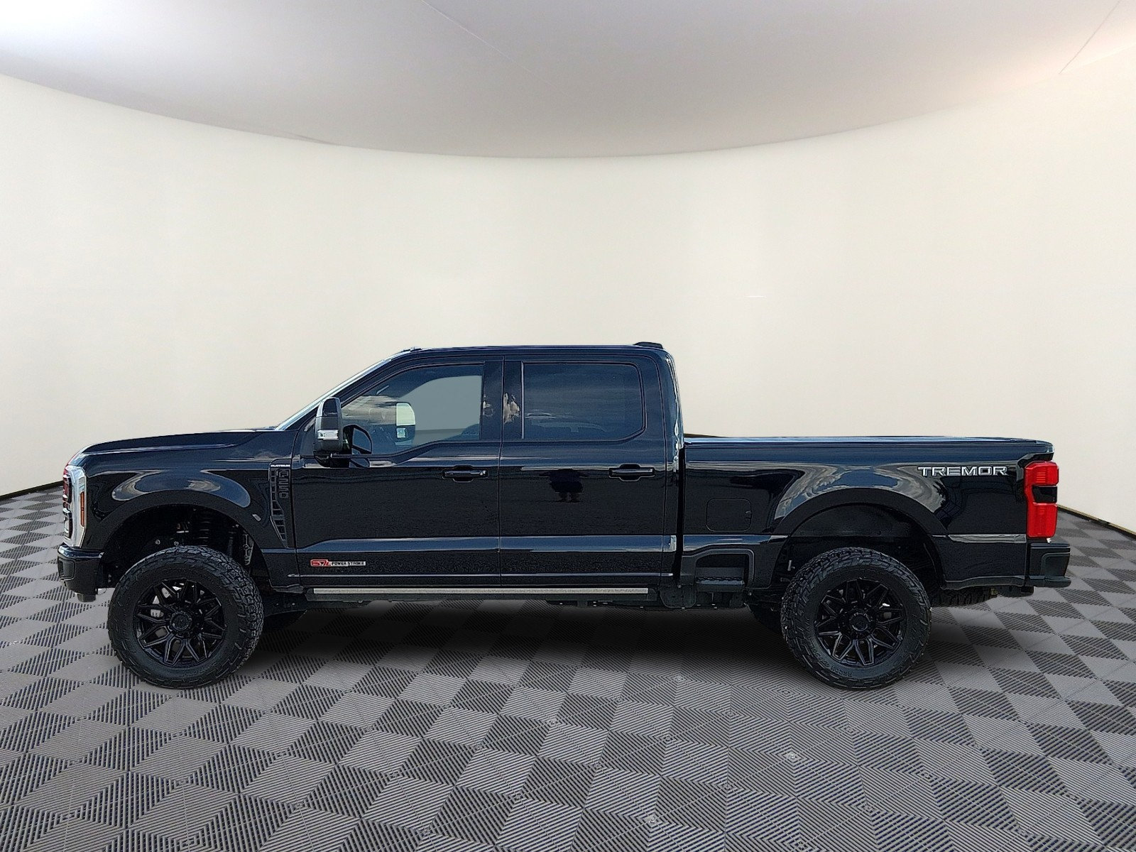 Used 2025 Ford F250 Platinum w/ Tremor Off-Road Package AWD/4WD image 2