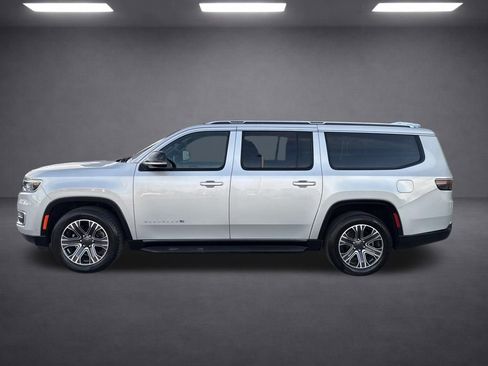 Used 2024 Jeep Wagoneer L Series II w/ Flexible Seating Group AWD/4WD image 5