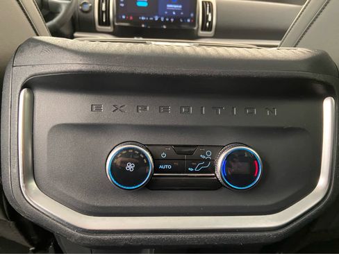 Used 2025 Ford Expedition Active image 21