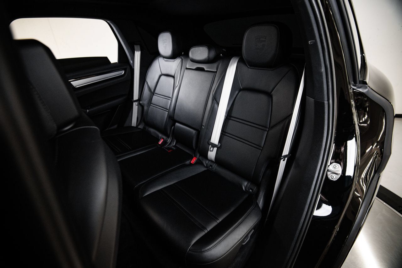 Certified 2023 Porsche Cayenne Platinum Edition AWD/4WD image 24