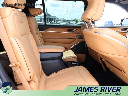 Used 2021 Jeep Grand Cherokee L Summit AWD/4WD image 12