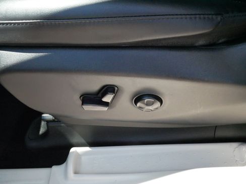 Used 2024 Chrysler Pacifica Touring-L FWD image 20