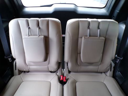 Used 2018 Ford Explorer XLT w/ Equipment Group 202A FWD image 21