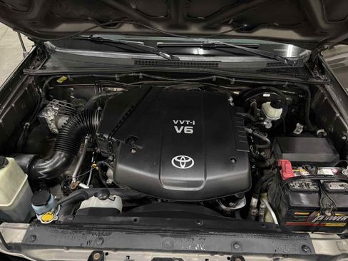 Used 2011 Toyota Tacoma 4x4 Double Cab w/ SR5 Pkg #2 image 12