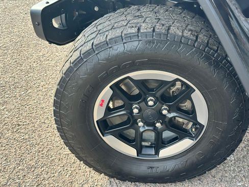 Used 2018 Jeep Wrangler Unlimited Rubicon AWD/4WD image 12