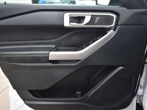 Used 2023 Ford Explorer XLT image 13