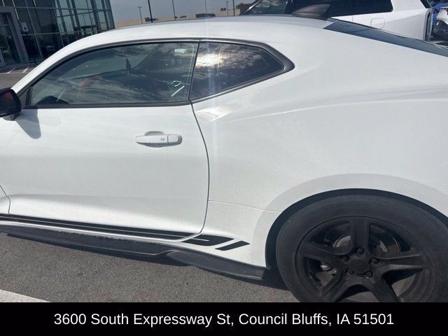Used 2017 Chevrolet Camaro LT RWD image 16