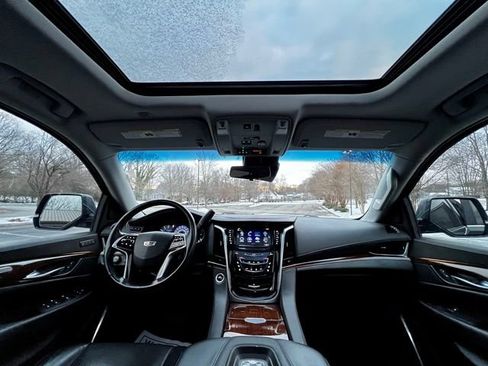 Used 2019 Cadillac Escalade Premium Luxury AWD/4WD image 27