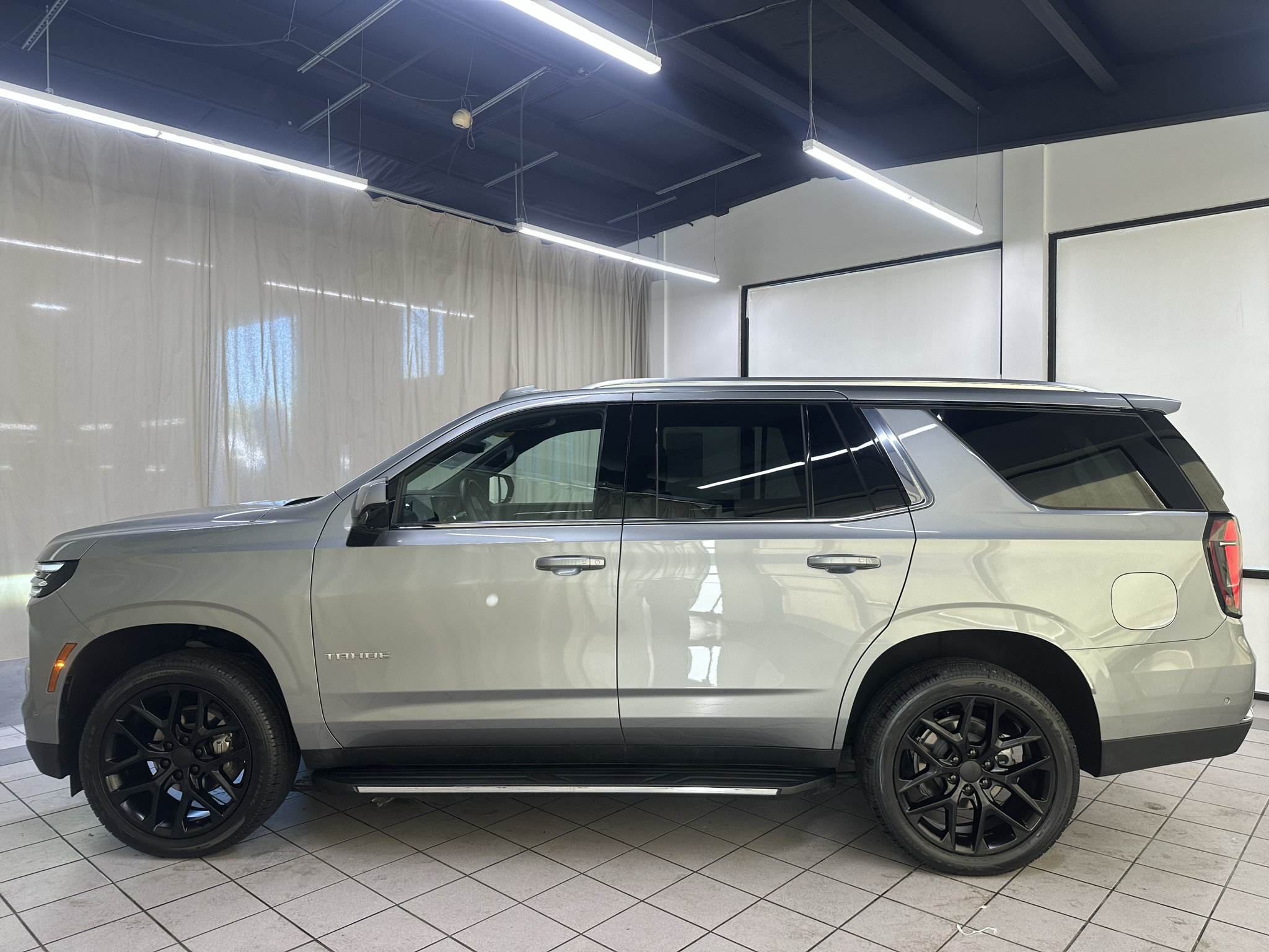 Used 2025 Chevrolet Tahoe LT AWD/4WD image 12
